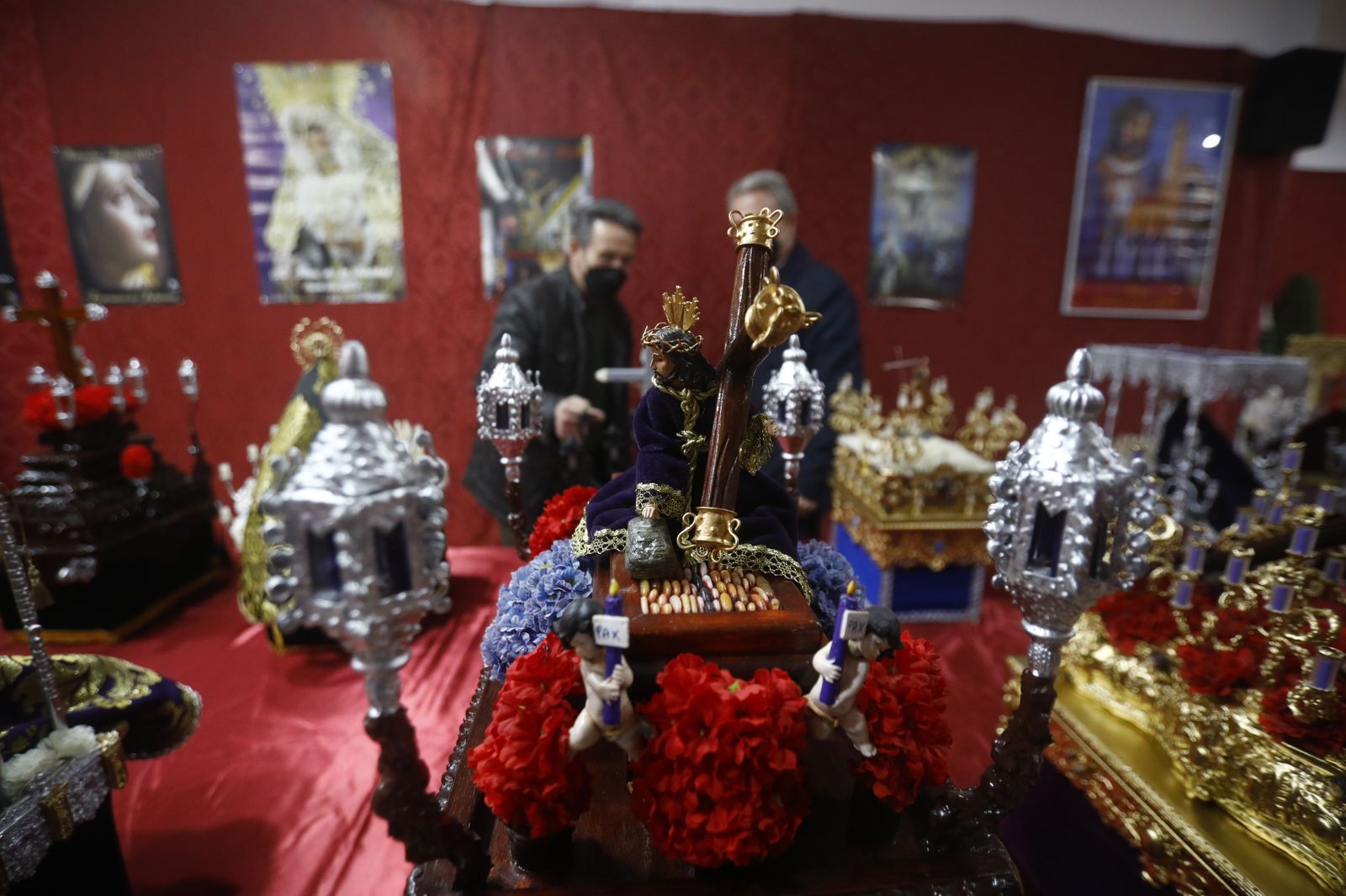 La exposición de pasos de Semana Santa en miniatura de la Asociación de Vecinos Nuestra Señora de Belén, en imágenes