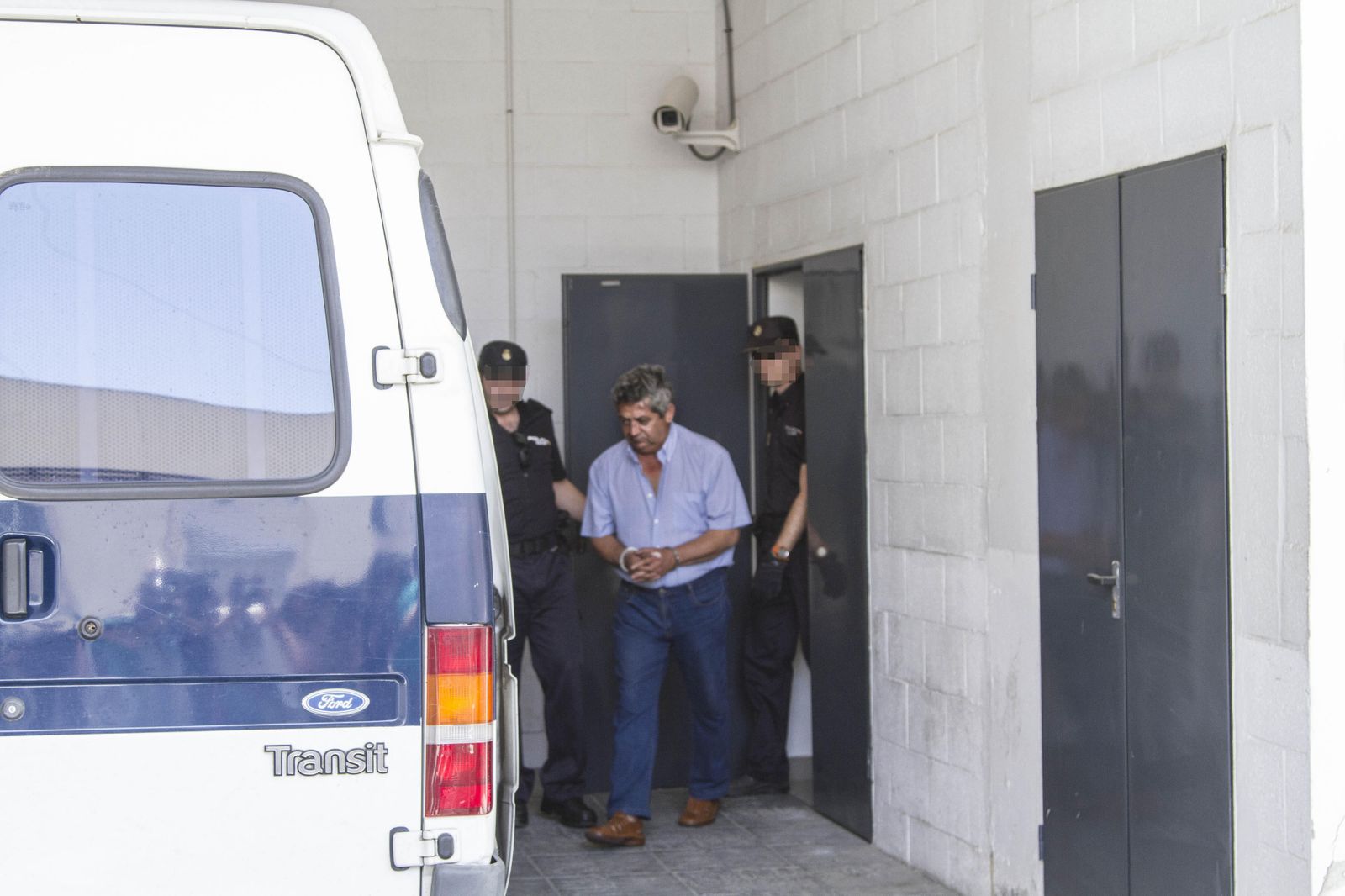 El presunto parricida, a la salida de los juzgados de Alcalá de Guadaíra.