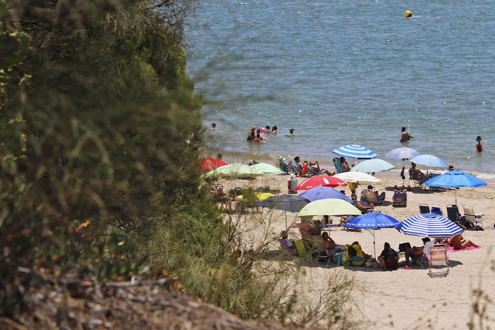 Ambiente en las playas de Huelva en el domingo 2 de julio