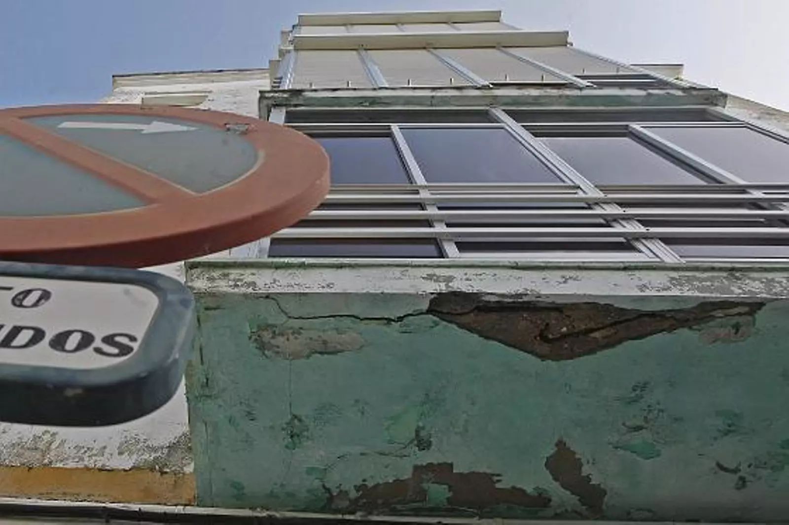 Los vecinos de San Severiano de Cádiz lamentan que el Ayuntamiento les tiene "abandonados"