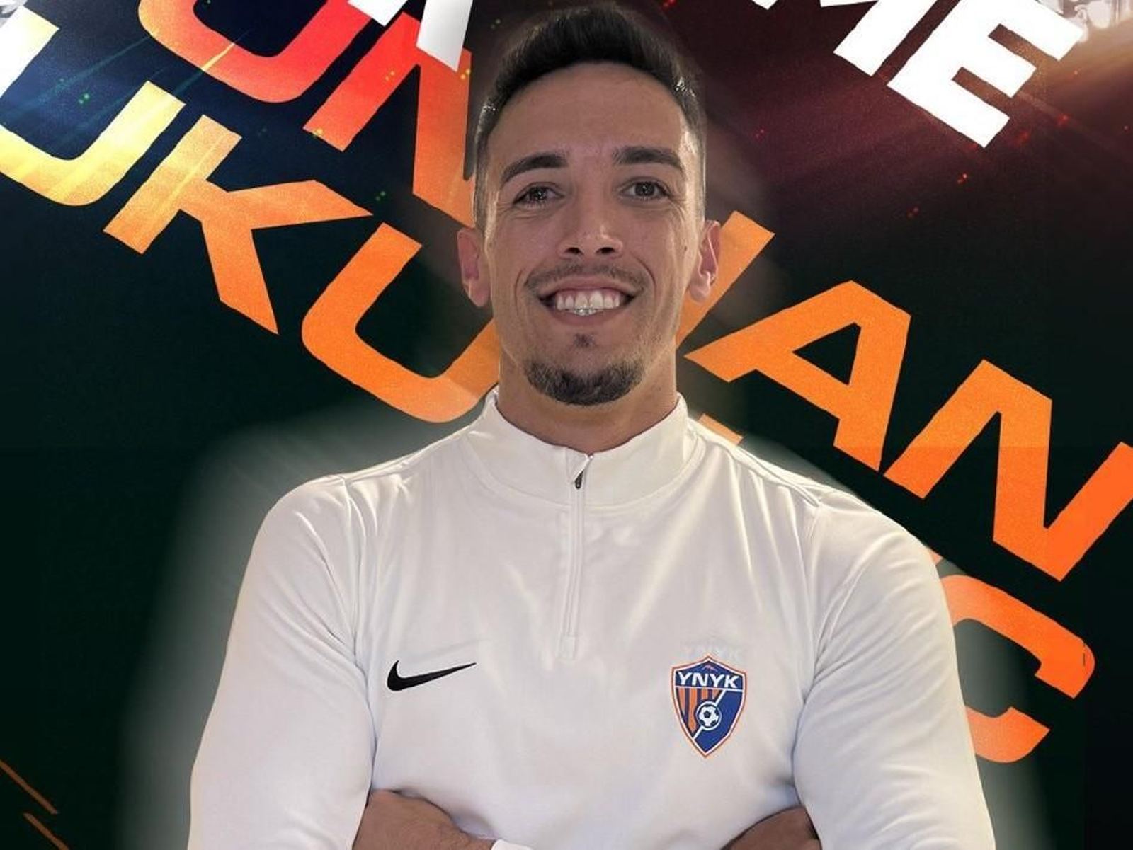 Martínez ya luce el escudo de su nuevo club.