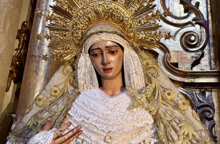 El Amor presenta la restauración del antiguo puñal y diadema de la Virgen del Socorro