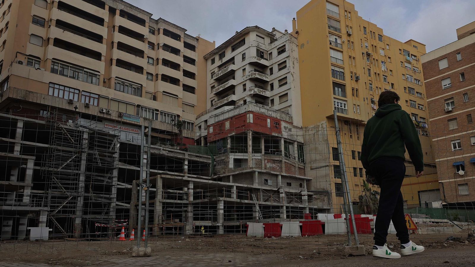 Los edificios Plaza Alta (izquierda), Escalinata (centro) y la estructura del antiguo aparcamiento.