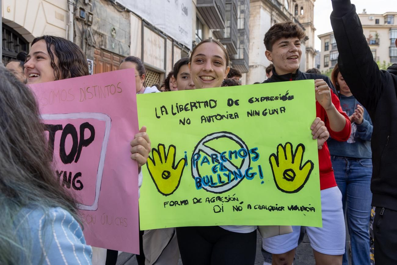 oncentración-manifestación en la plaza de la Constitución por la huelga de estudiantes por la víctima de acoso