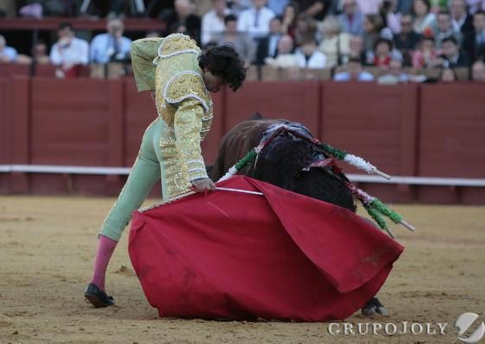 Curro Díaz con el quinto toro.

Foto: Juan Carlos Munoz
