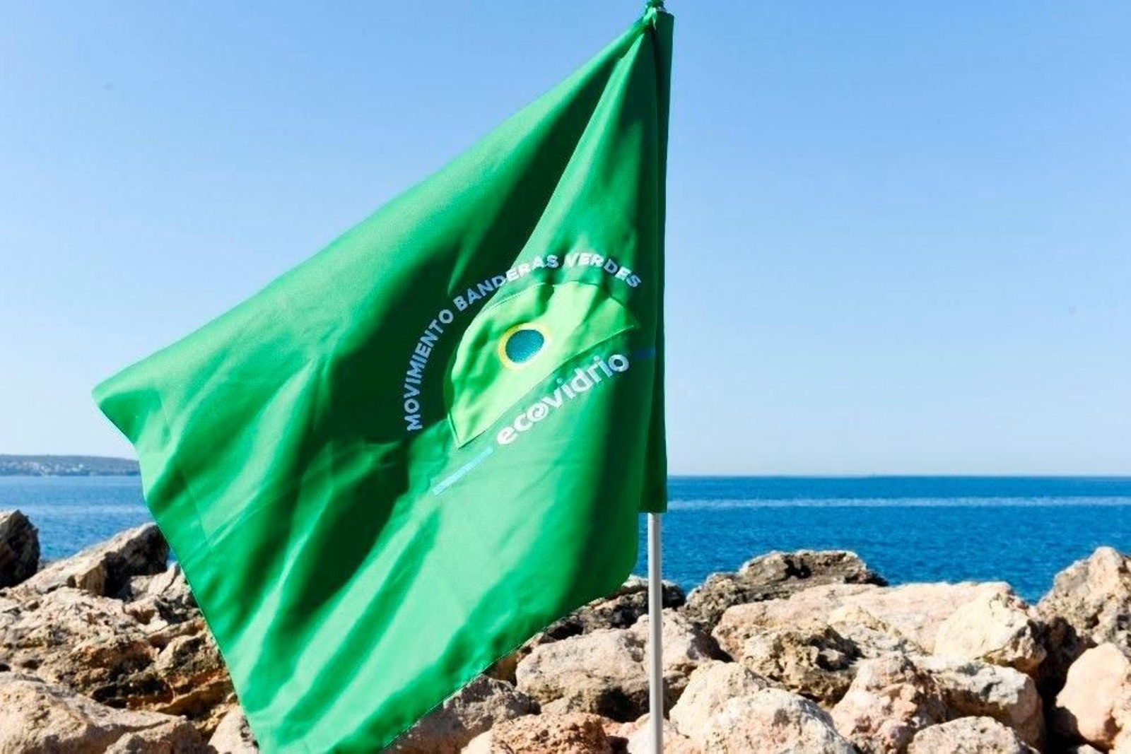 La bandera verde de buenos recicladores