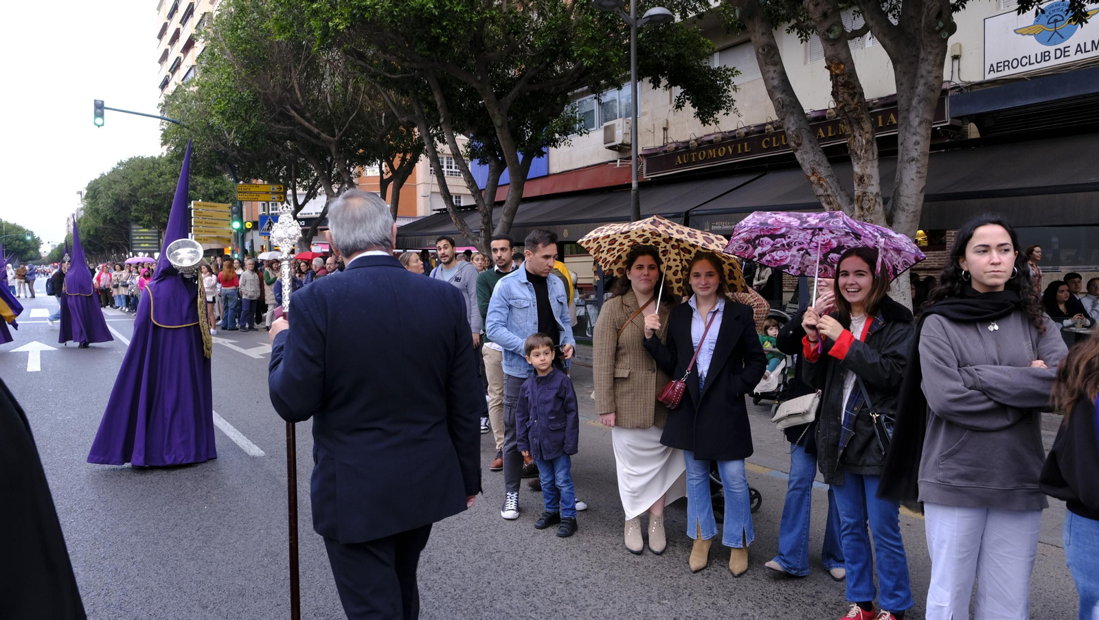 Pasión vuelve a su Iglesia de Santa Teresa azotada por la lluvia