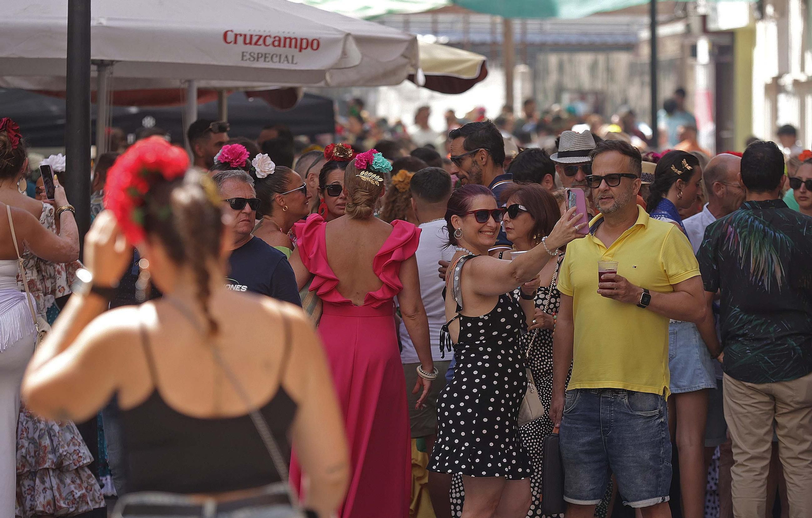 Búscate en las fotos del Domingo Rociero de la Feria de La Línea 2025 Búscate en las fotos del Domingo Rociero de la Feria de La Línea 2025