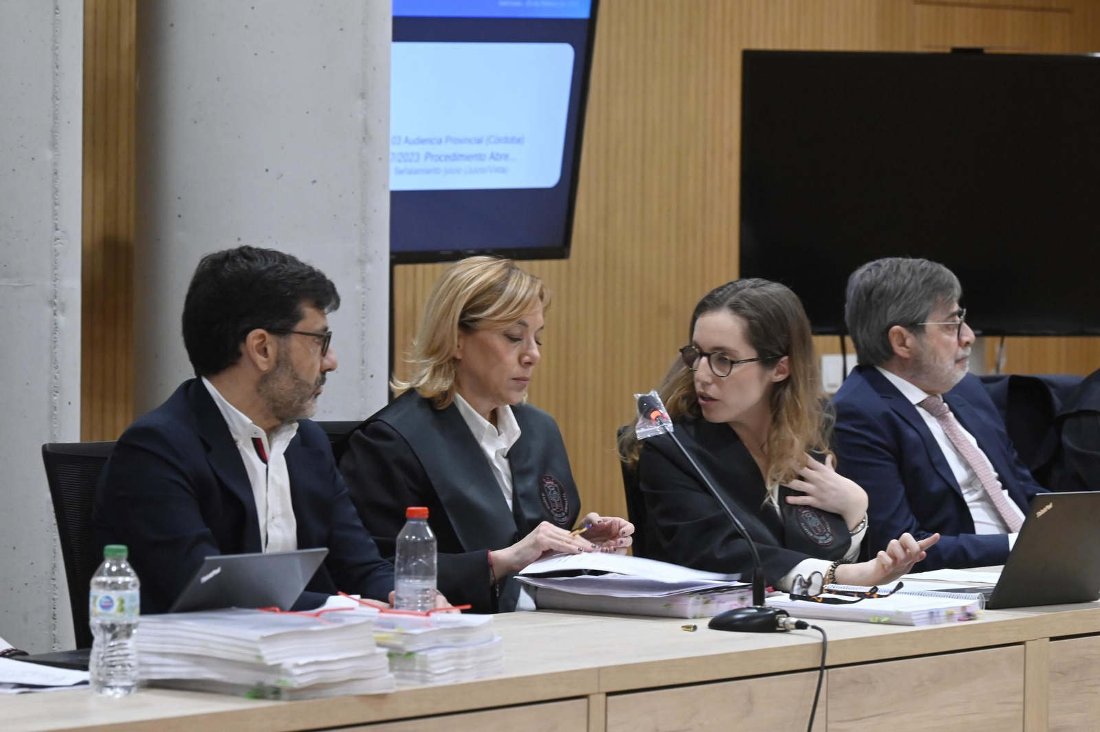 El inicio del juicio contra los expresidentes del Córdoba CF, Carlos González y Jesús León, en imágenes