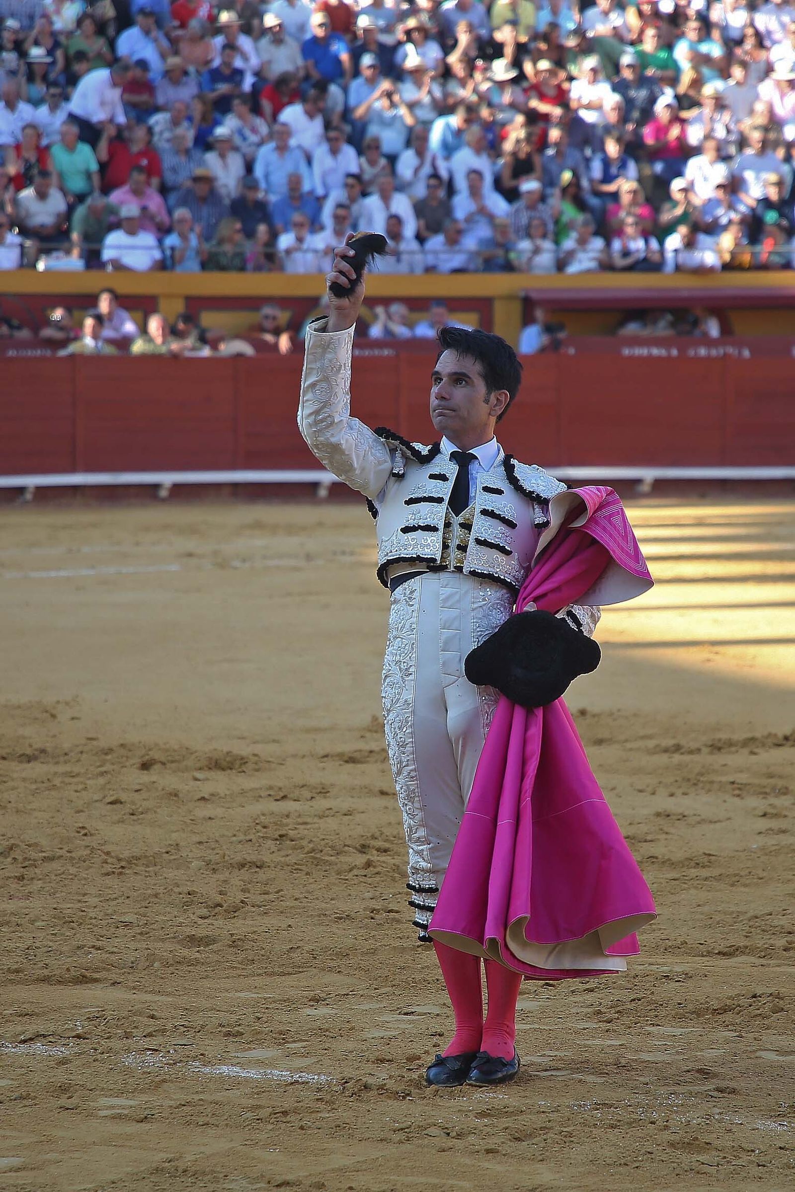 Fotos de la corrida del jueves de la Feria Taurina de Algeciras 2023:  Salvador Vega, Roca Rey y Pablo Aguado