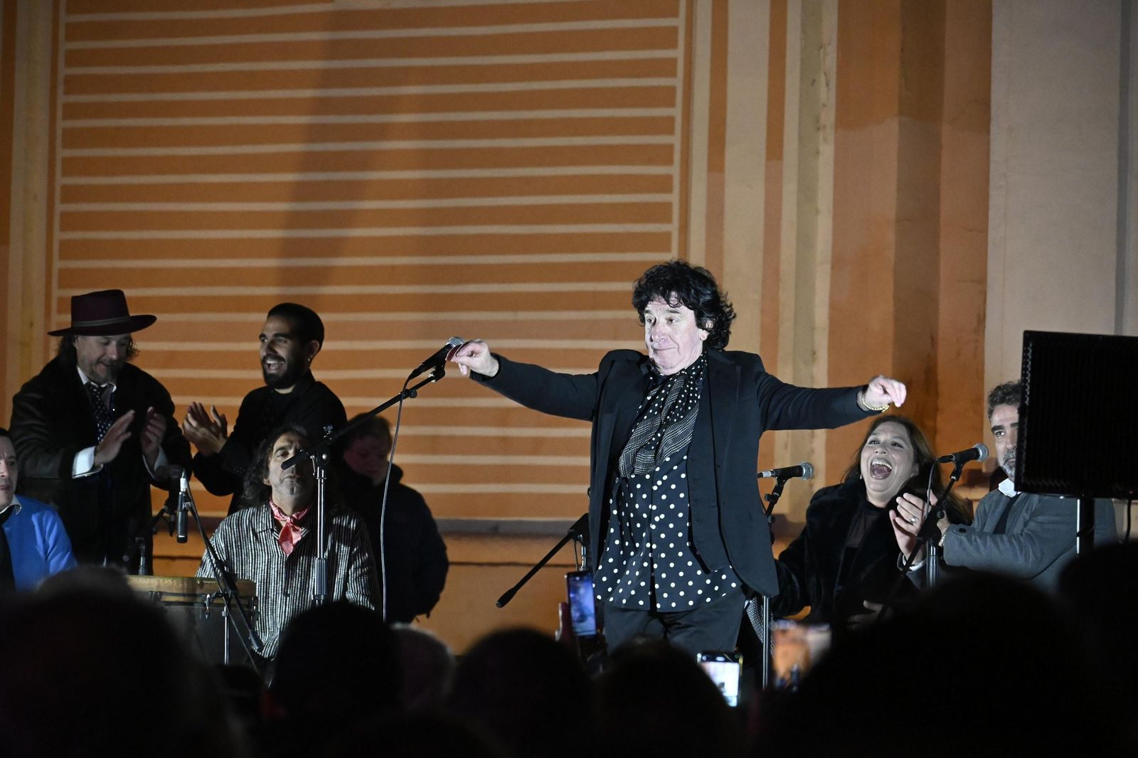 Imágenes de la zambomba en la Plaza de La Merced