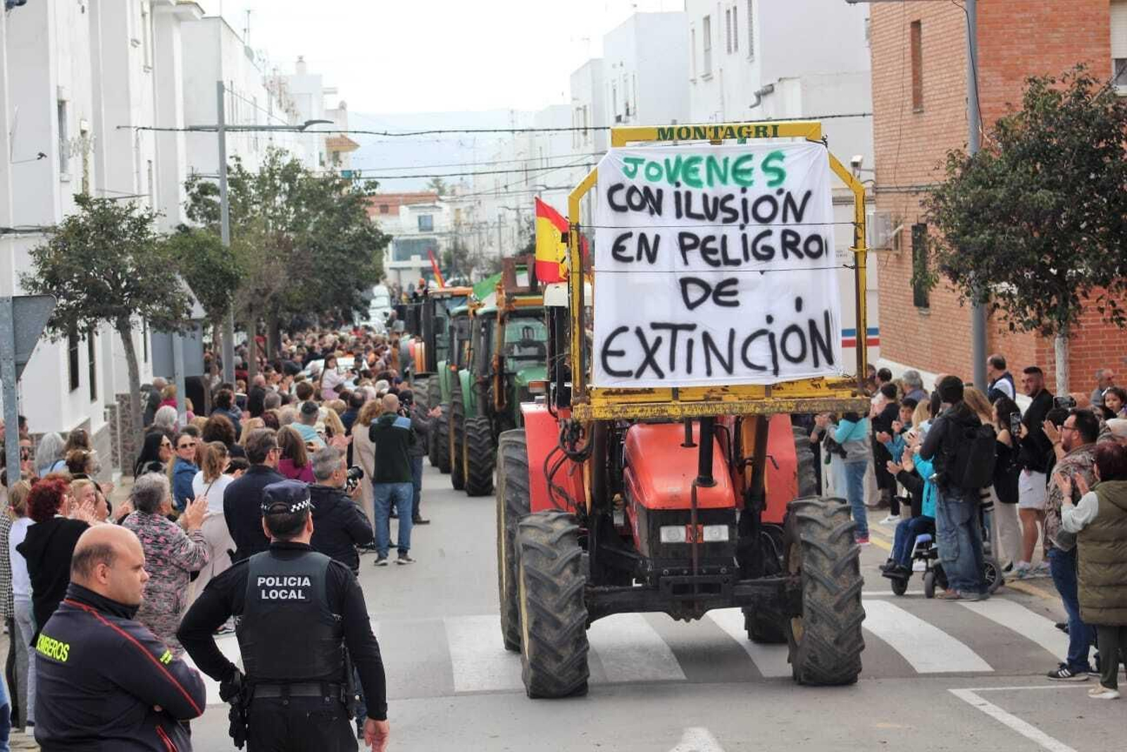 Imágenes de la manifestación en Barbate "por la dignidad" del municipio
