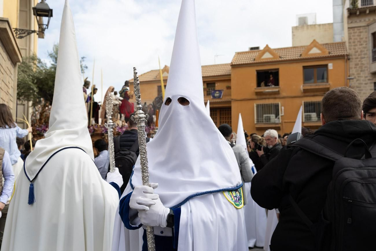 Los jiennenses se echan a la calle para presenciar la primera de las procesiones de la jornada: la Borriquilla (I)