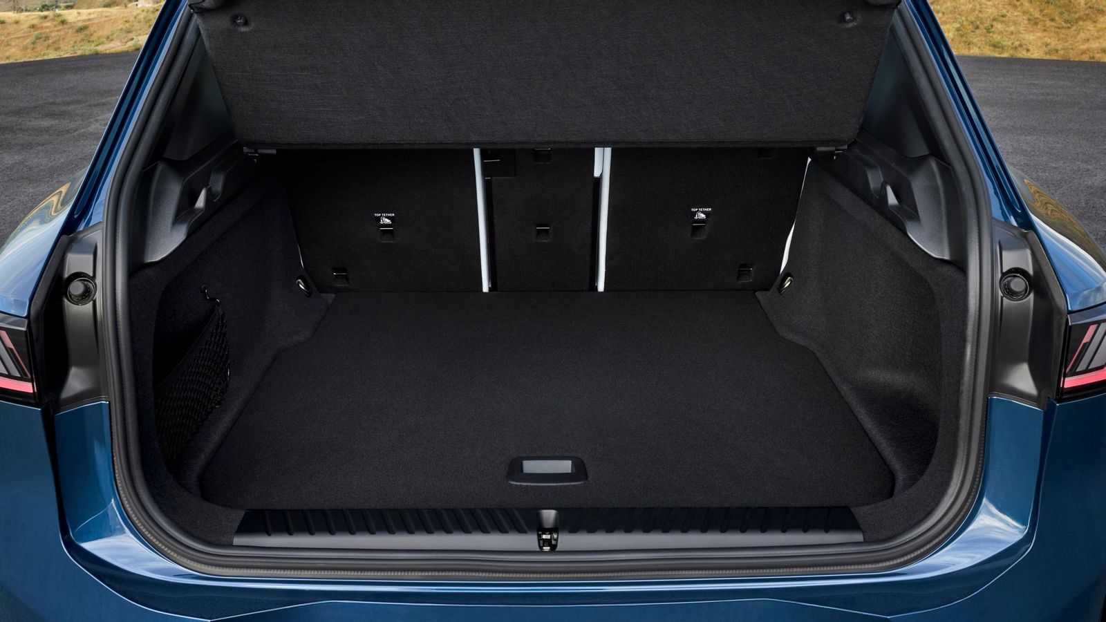 El volumen del espacio del maletero apenas crece con respecto al actual iX3. Entre los SUV D este BMW no ocupa los primeros lugares por la capacidad de este lugar.