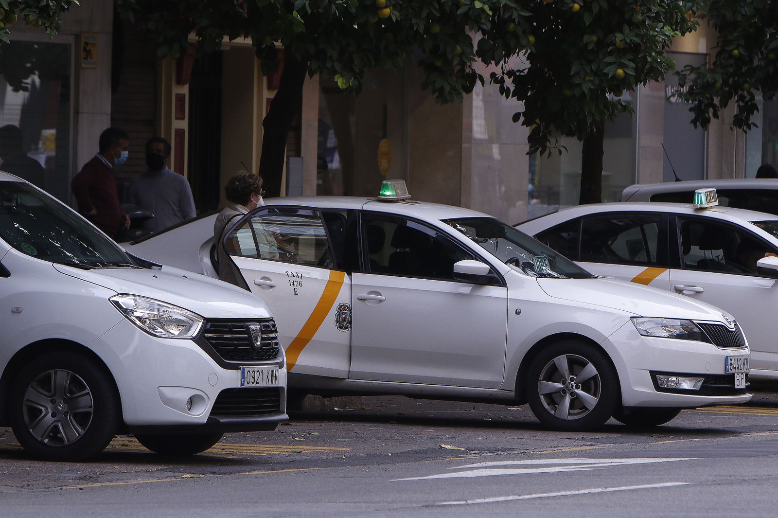 Una parada de taxis en Sevilla.