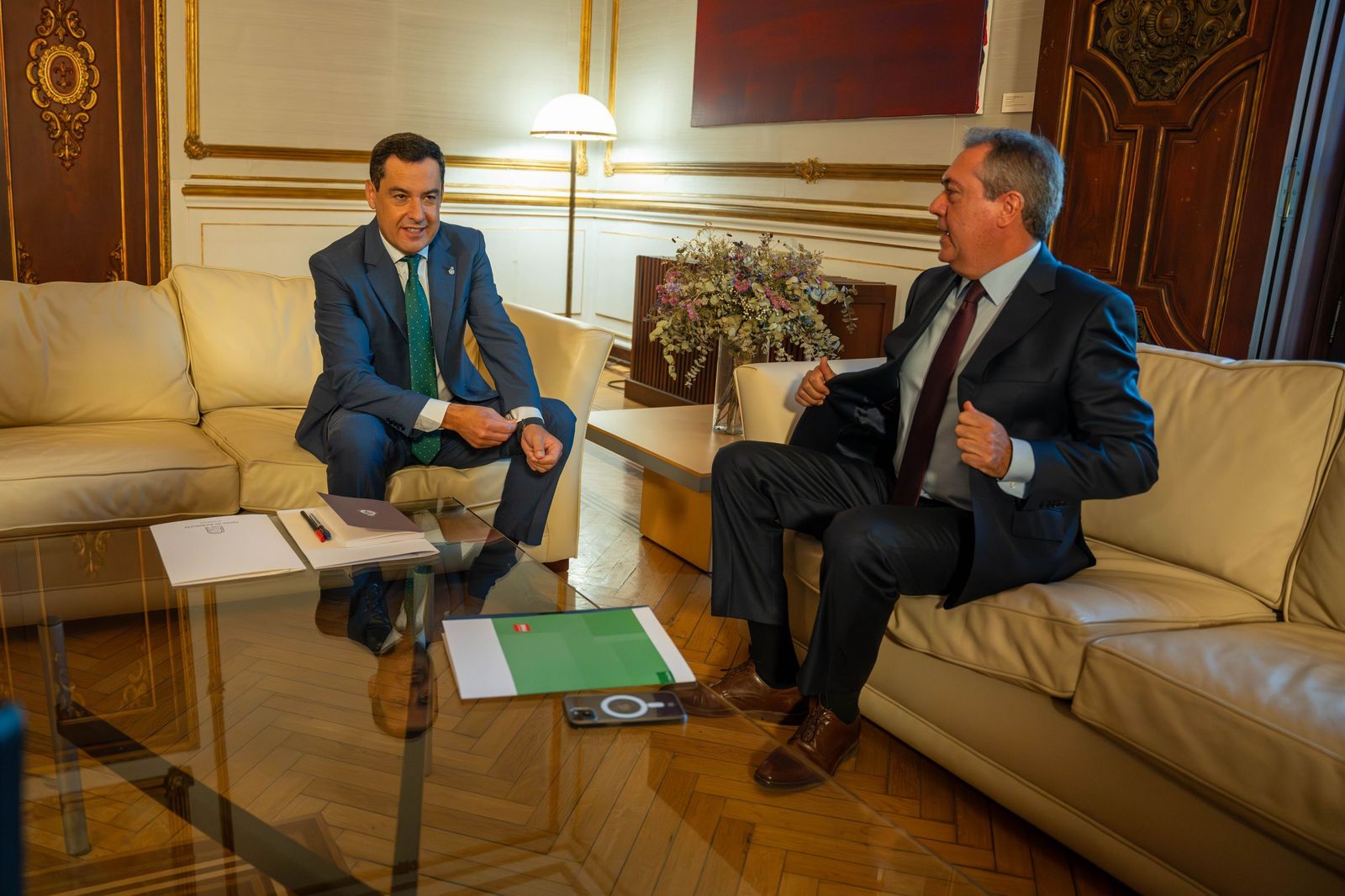 Juanma Moreno junto a Juan Espadas en su encuentro de ayer en San Telmo.