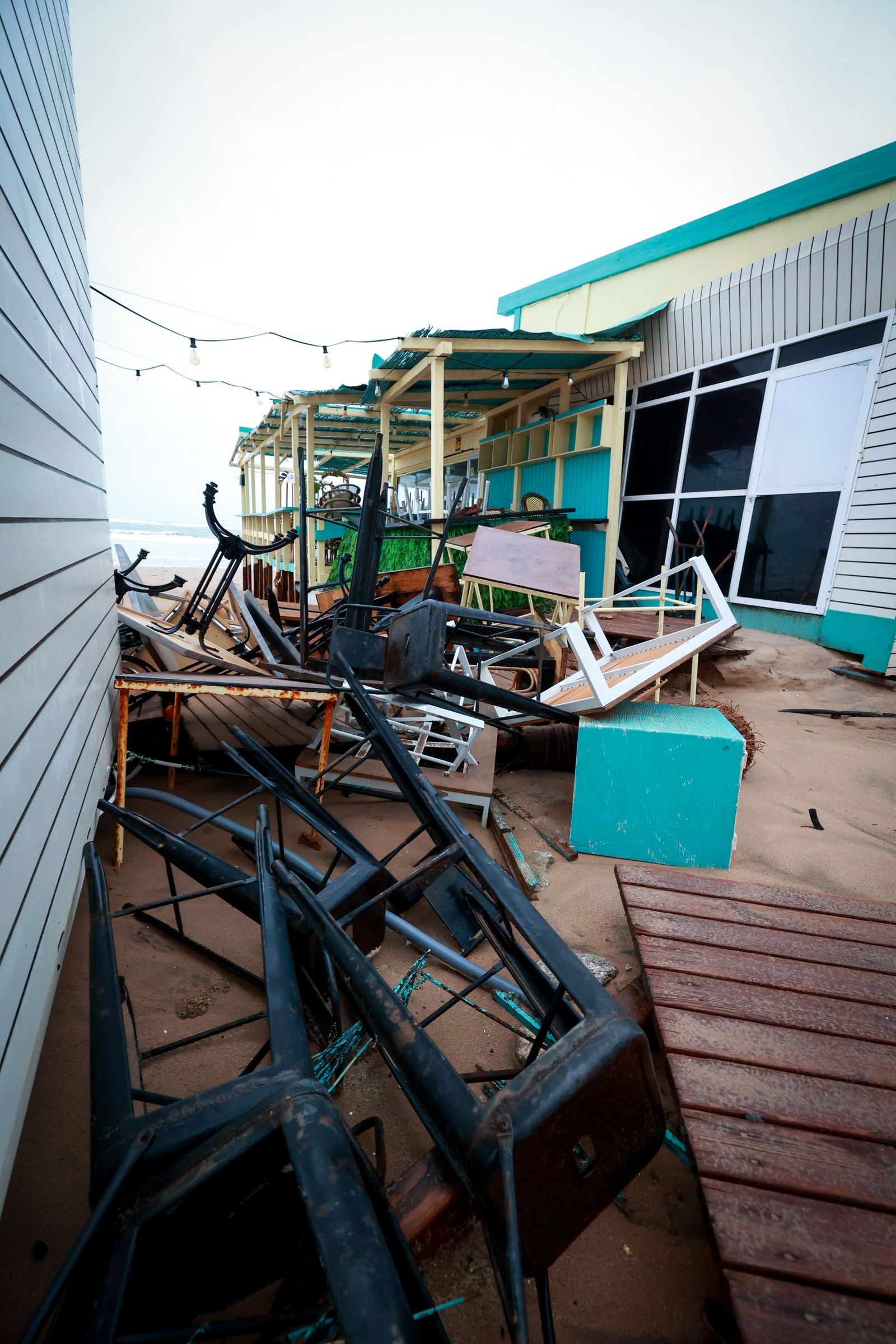 Imágenes de los principales destrozos provocados por la borrasca Leonardo en Cádiz
