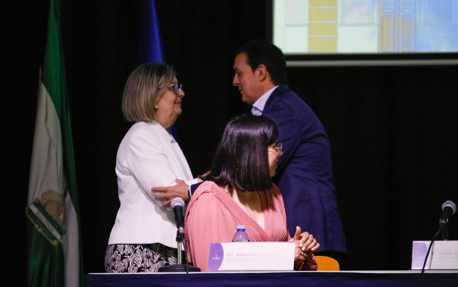 Imágenes de la entrega de los Escudos de Oro del IEA y la celebración de su Plenario