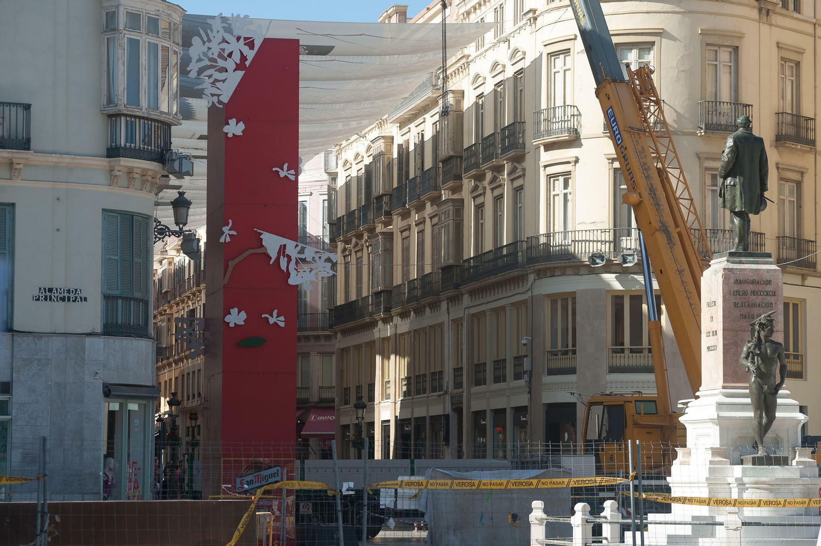 Montaje de la portada del Centro.