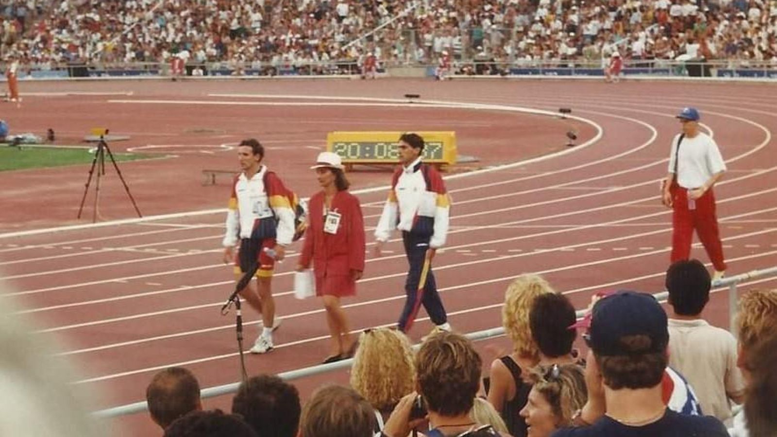 Manuel Pancorbo y Fermín Cacho, en los momentos previos a la final de 1.500 de 1992.