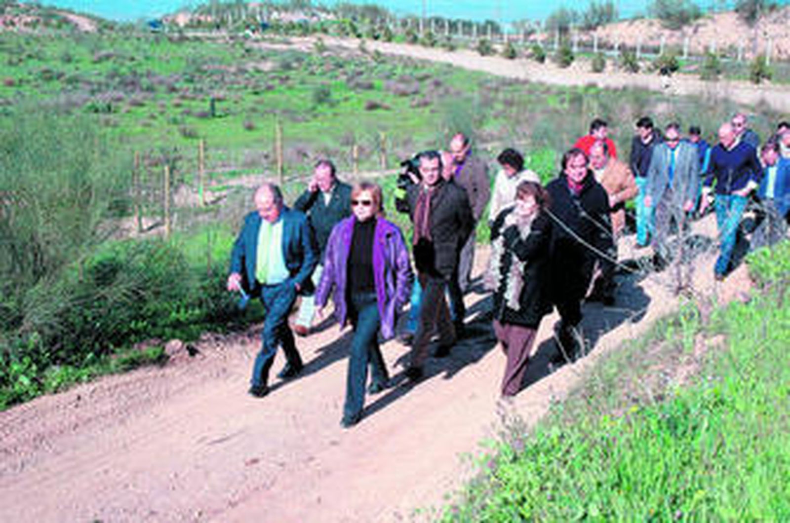 Gran parte del equipo de gobierno dio un paseo por la zona.