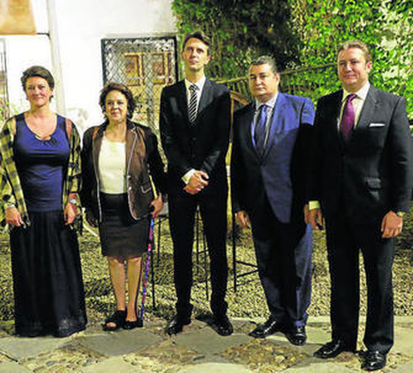 La secretaria de la Embajada de Austria en Madrid, Brigitte Robinson, junto a Carmen Castreño, delegada de Economía y Comercio; Peter Huber, embajador austriaco; Antonio Sanz, delegado del Gobierno en Andalucía; y el cónsul honorario de Austria en Sevilla, Rufino García-Otero.