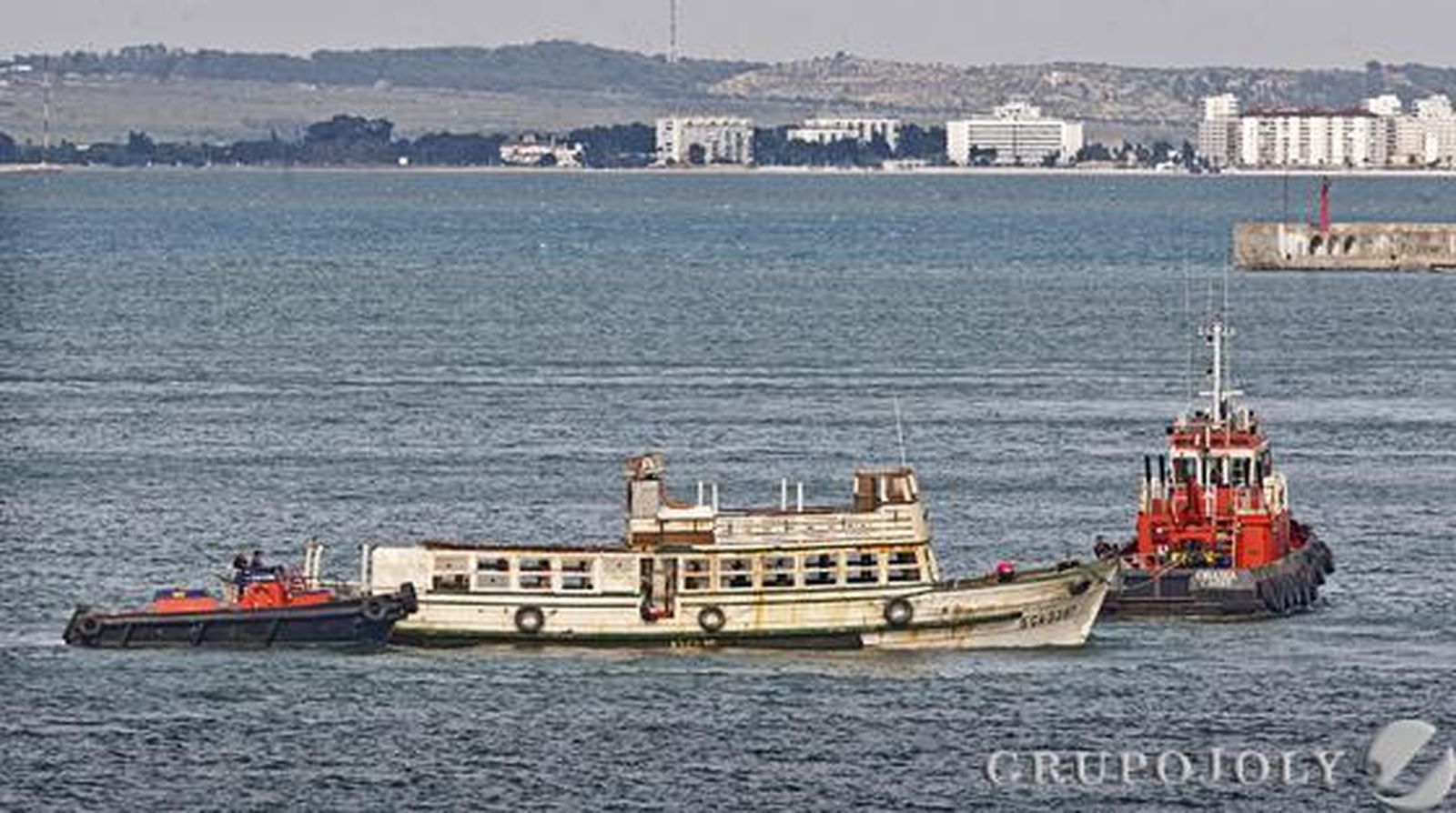 El Vaporcito, camino de los astilleros de San Fernando. 

Foto: Julio Gonzalez