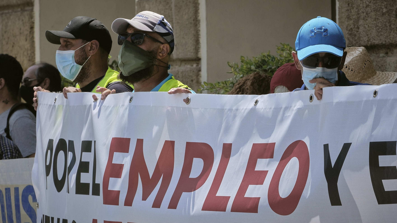 Manifestación de trabajadores de Airbus y sus familiares en defensas de sus empleos.