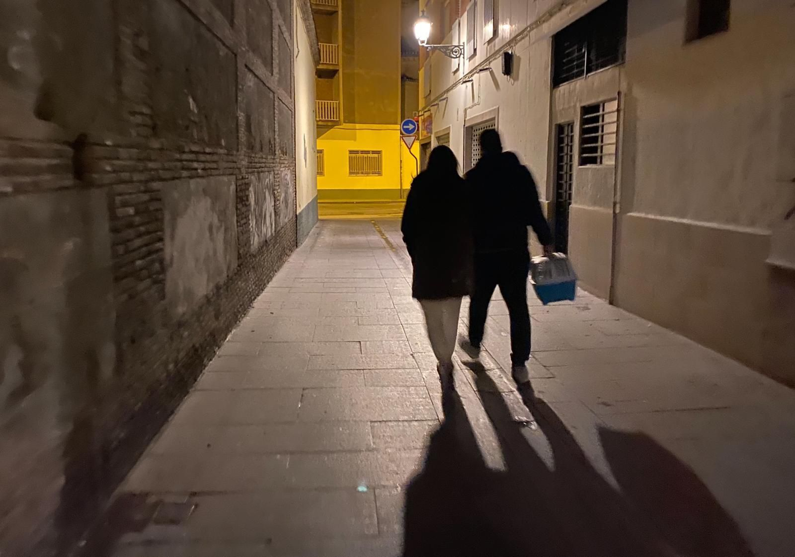 Fotos: cientos de personas salen a la calle tras los terremotos en Granada