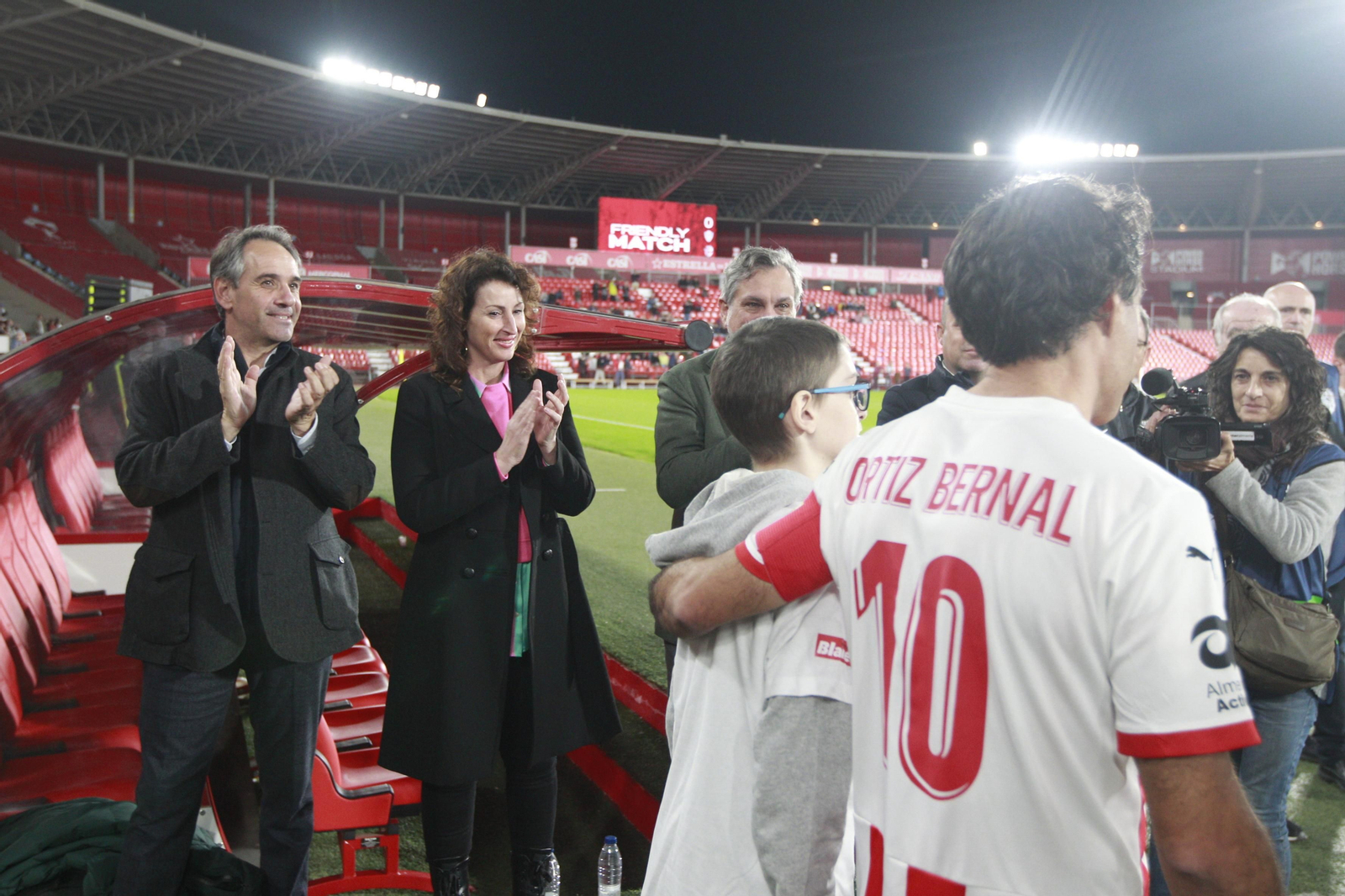 Imágenes del partido homenaje al 'eterno' capitán de la U.D. Almería, José Ortiz
