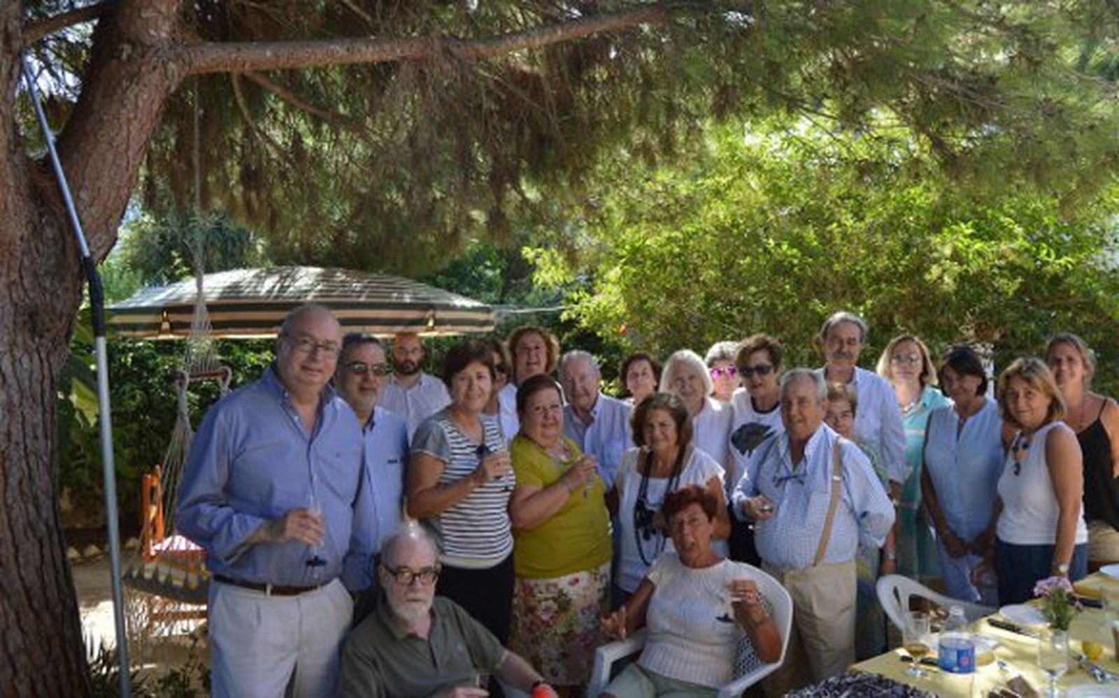 Concha Brun con Manuel  Supervielle, Juan Antonio y  Marité Sánchez, Maribel y Amalia Hierro, Rosario Brun, Tere, Consuelo y Charo Gamero Brun, María del Rosario, Victoria y Pilar Babot Brun, Arturo e Isabel Lepiani, Concha Rodríguez Santamaría, José Mendoza, Félix Bonilla, Ana Medina y Carmen Díaz.  Foto: Ignacio Casas de Ciria