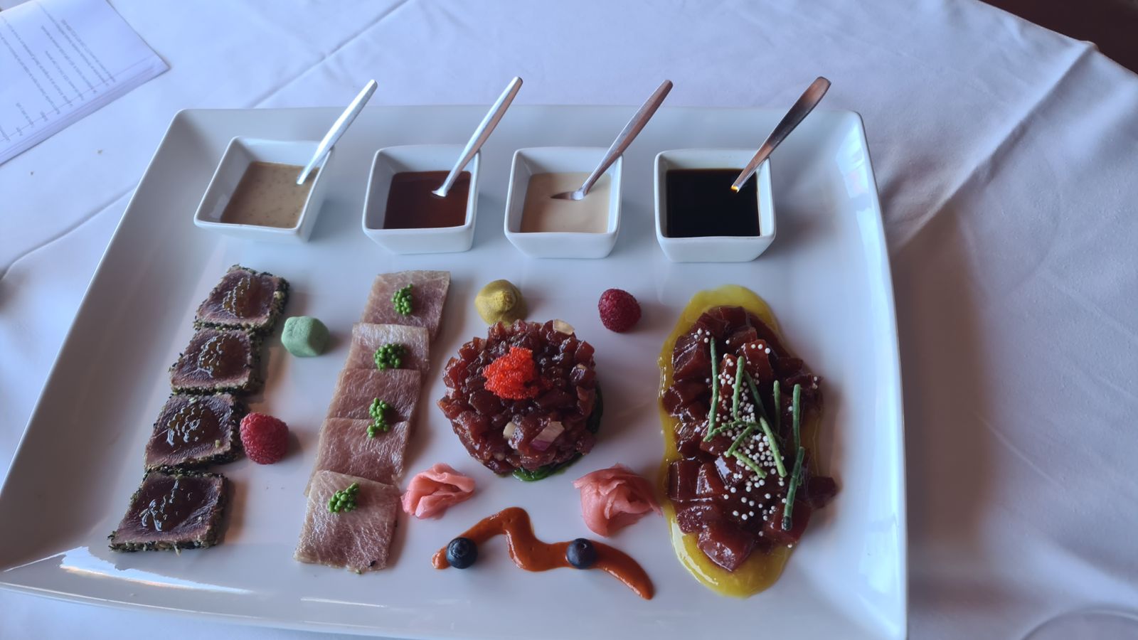 Plato variado de atún