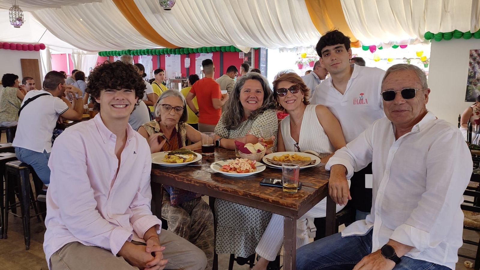 Raquel Banderas y Mario, junto a su familia en la Feria.