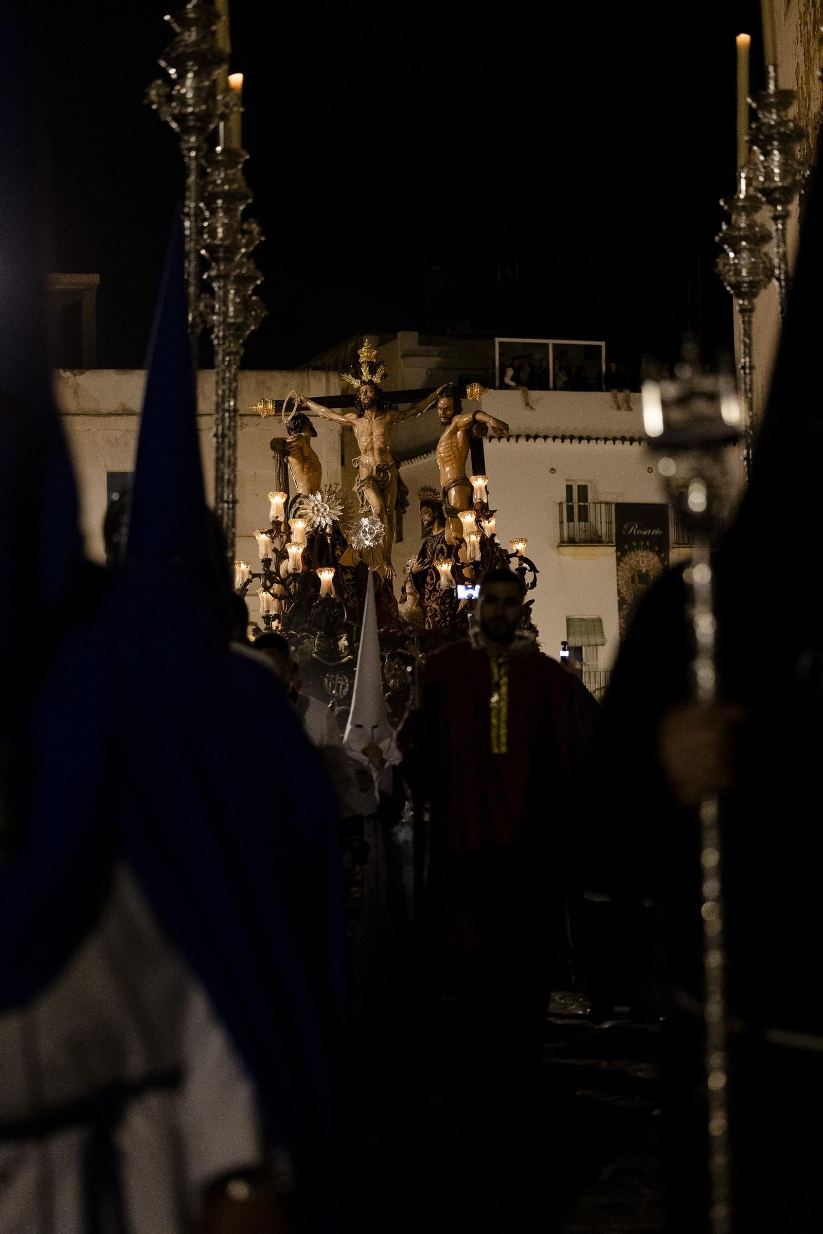 Imágenes de la salida del Perdón en la Semana Santa de Cádiz 2025