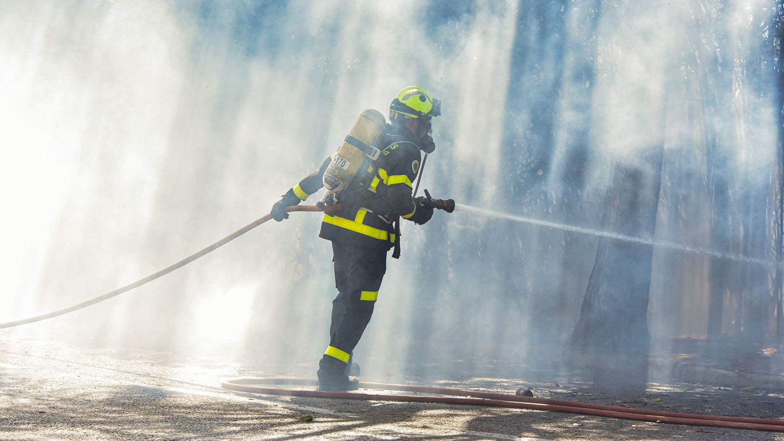 Las fotos del incendio en la barriada de San Bernabé