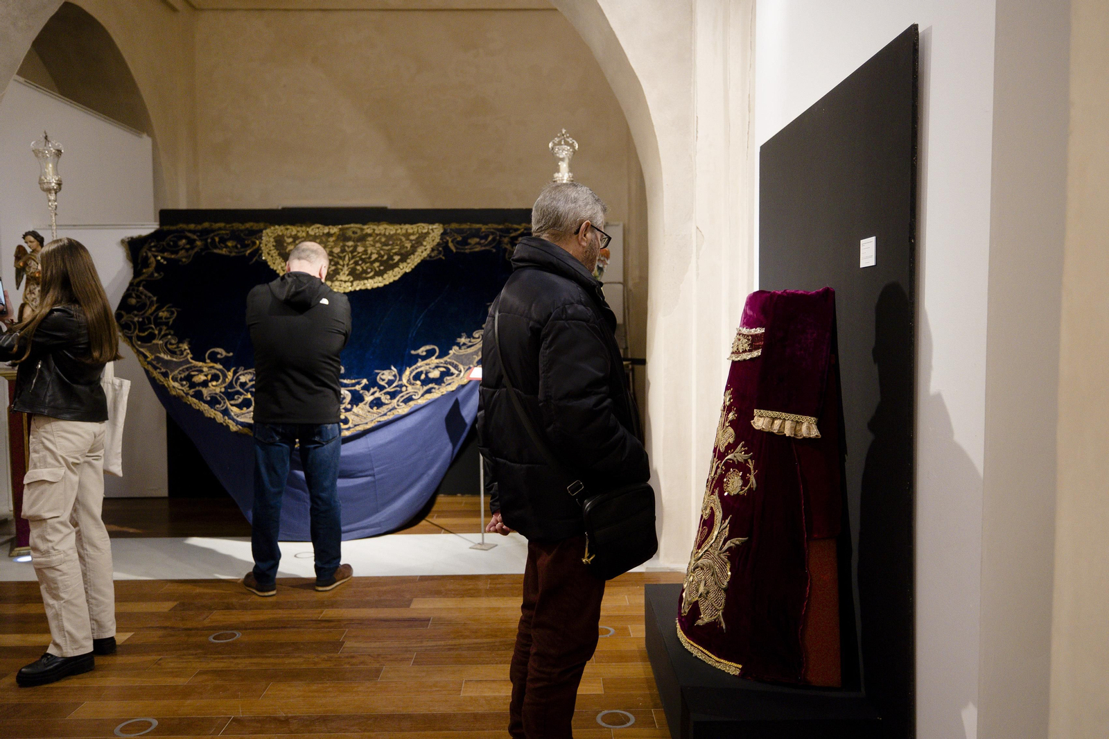 Imágenes de la exposición  'Sub lagrimas Mariae', con motivo de los 125 años de la Virgen de las Lágrimas en San Fernando