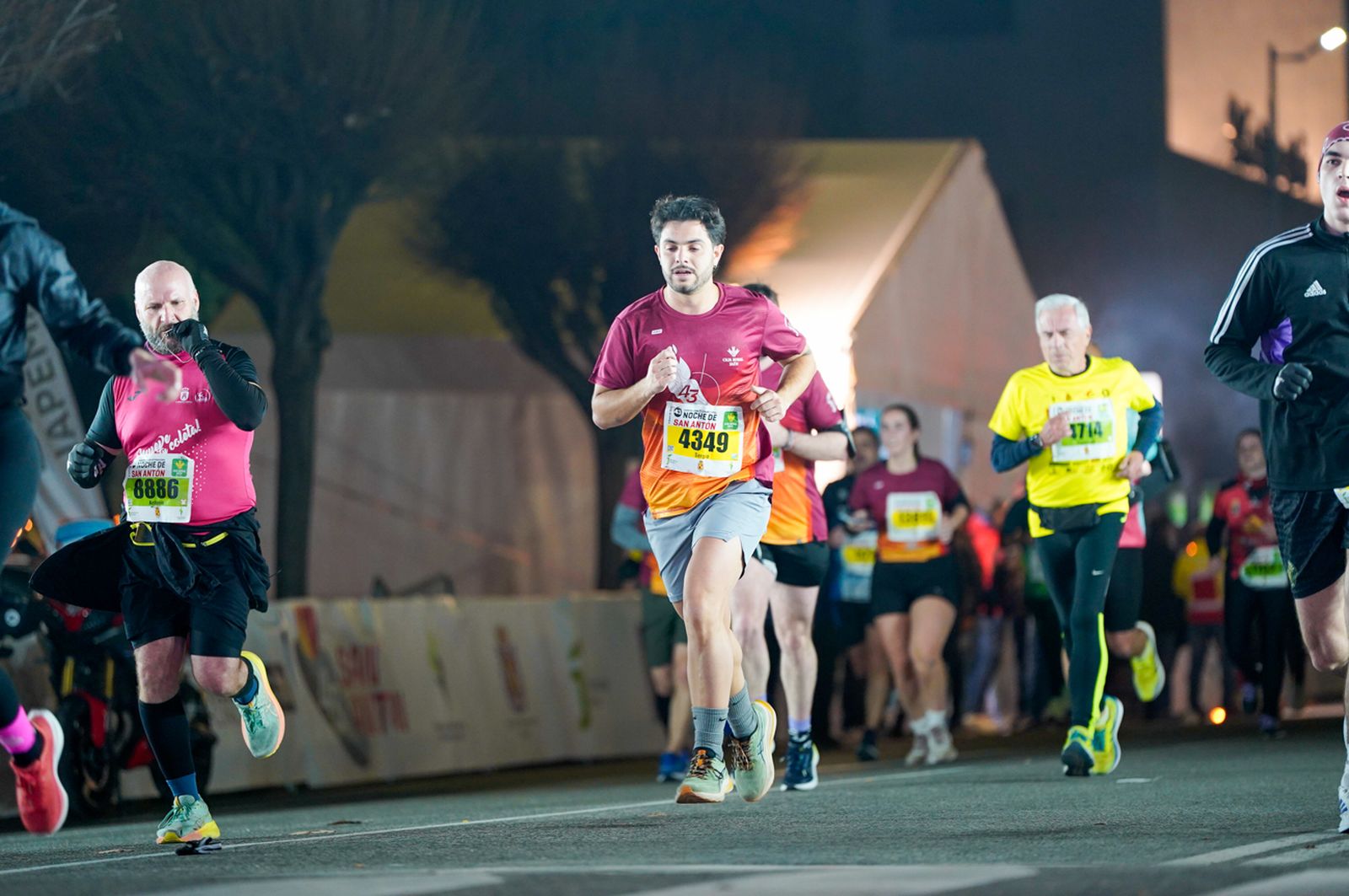 En imágenes: búscate en tu llegada a meta de la Carrera de San Antón 2026 (11)