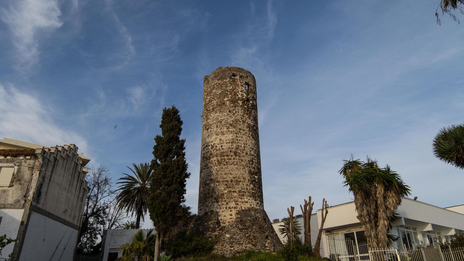 La esbelta Torre de Baños o Casasola. La esbelta Torre de Baños o Casasola.