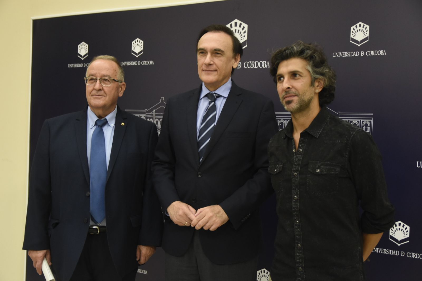 Juan Antonio Caballero, José Carlos Gómez Villamandos y Arcángel, en la presentación de la Cátedra de Flamencología.