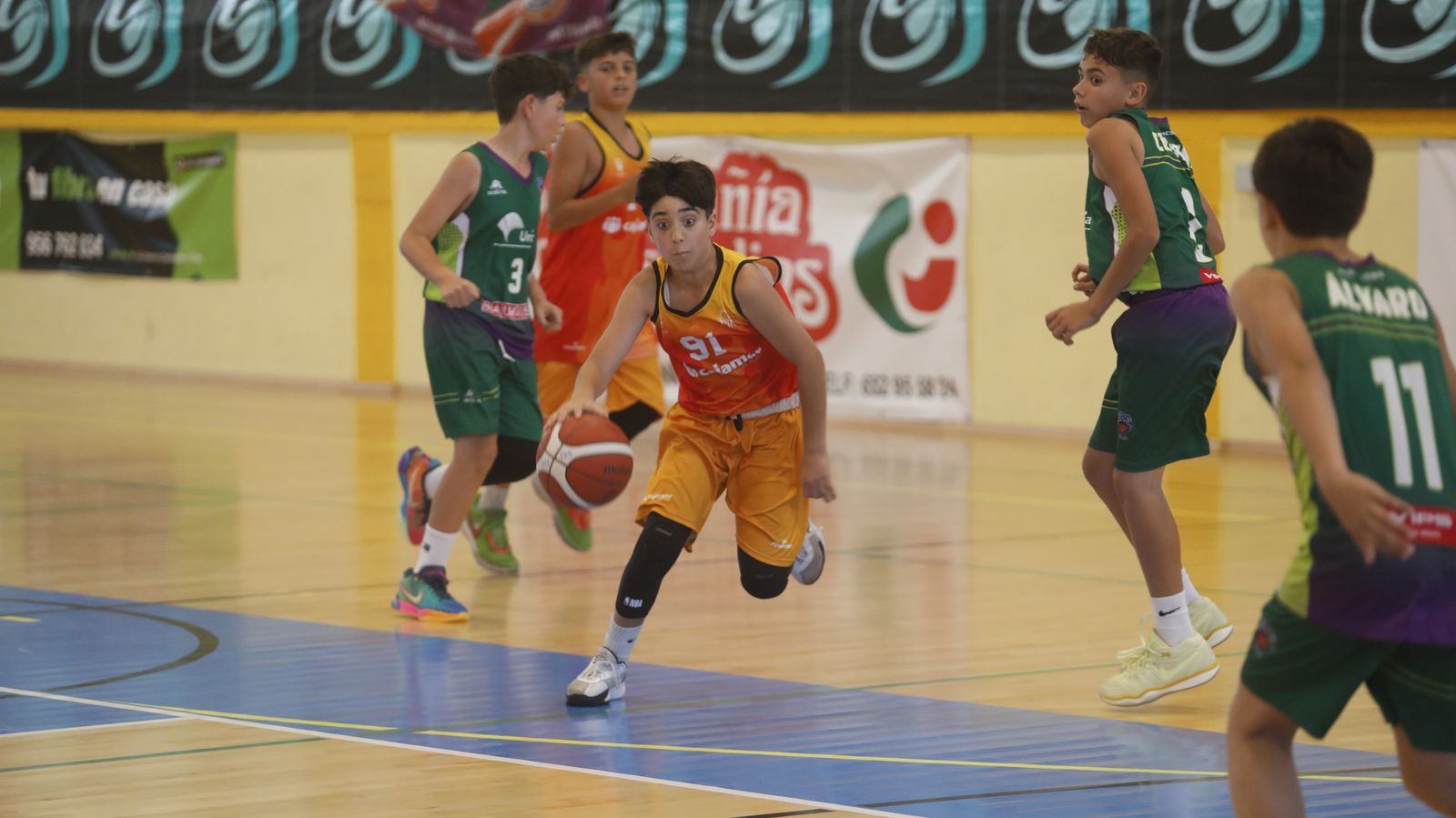 Las fotos de la primera jornada del Cadeba mini-masculino de La Línea