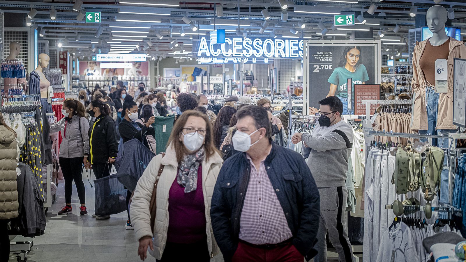 Interior de la tienda de Primark en Bahía Sur .