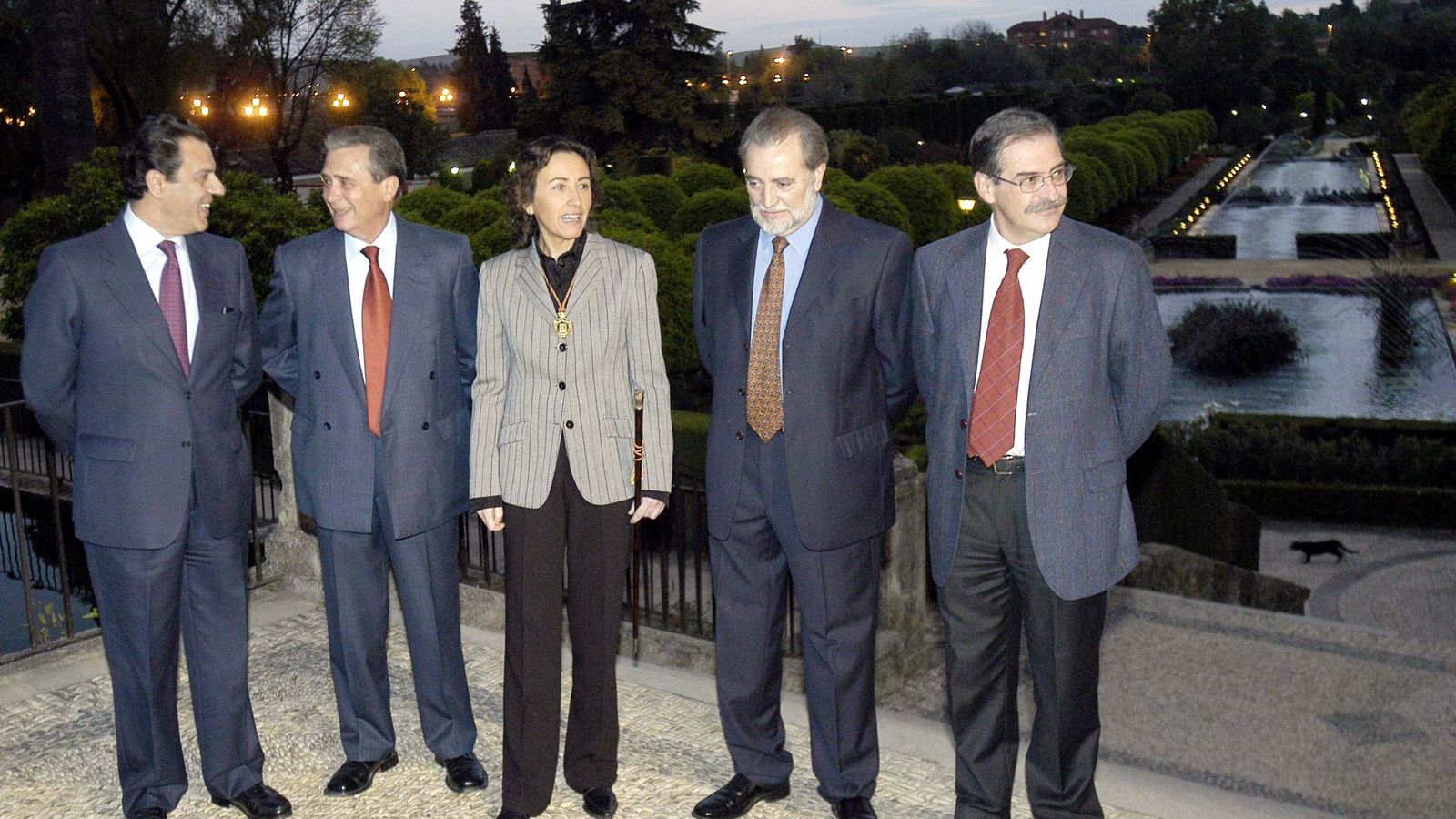 Rafael Merino, Herminio Trigo, Rosa Aguilar, Julio Anguita y Manuel Pérez, en el 25 aniversario del municipalismo democrático, en 2004.