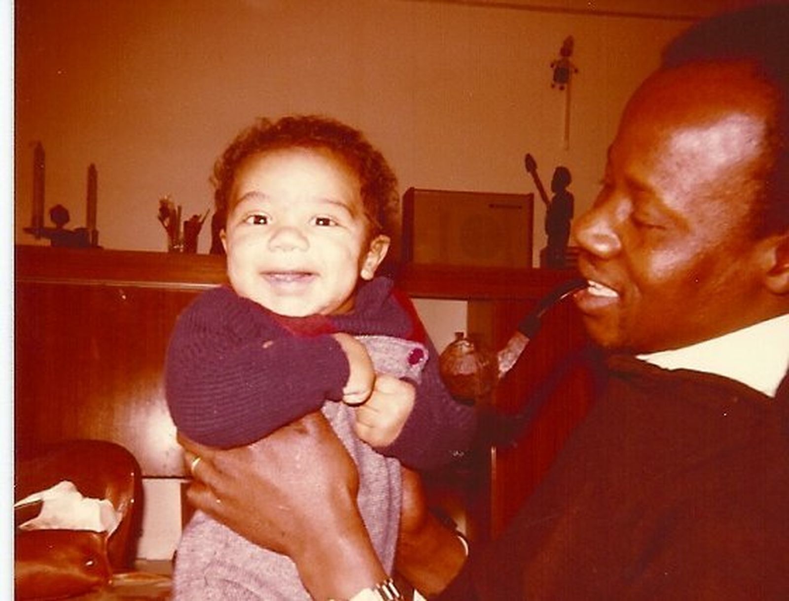 Marzo de 1978, en los brazos de su padre Sara.