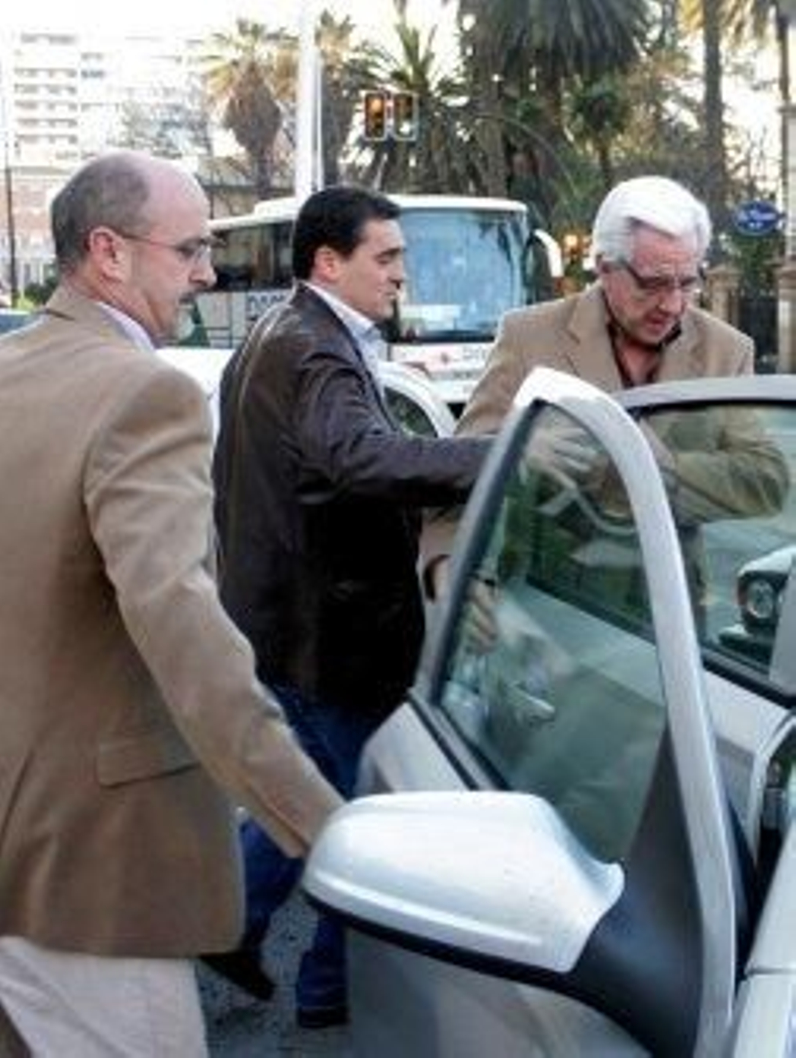 La Asociación de Autoescuelas se reúne para acordar una postura común sobre el caso de Tráfico