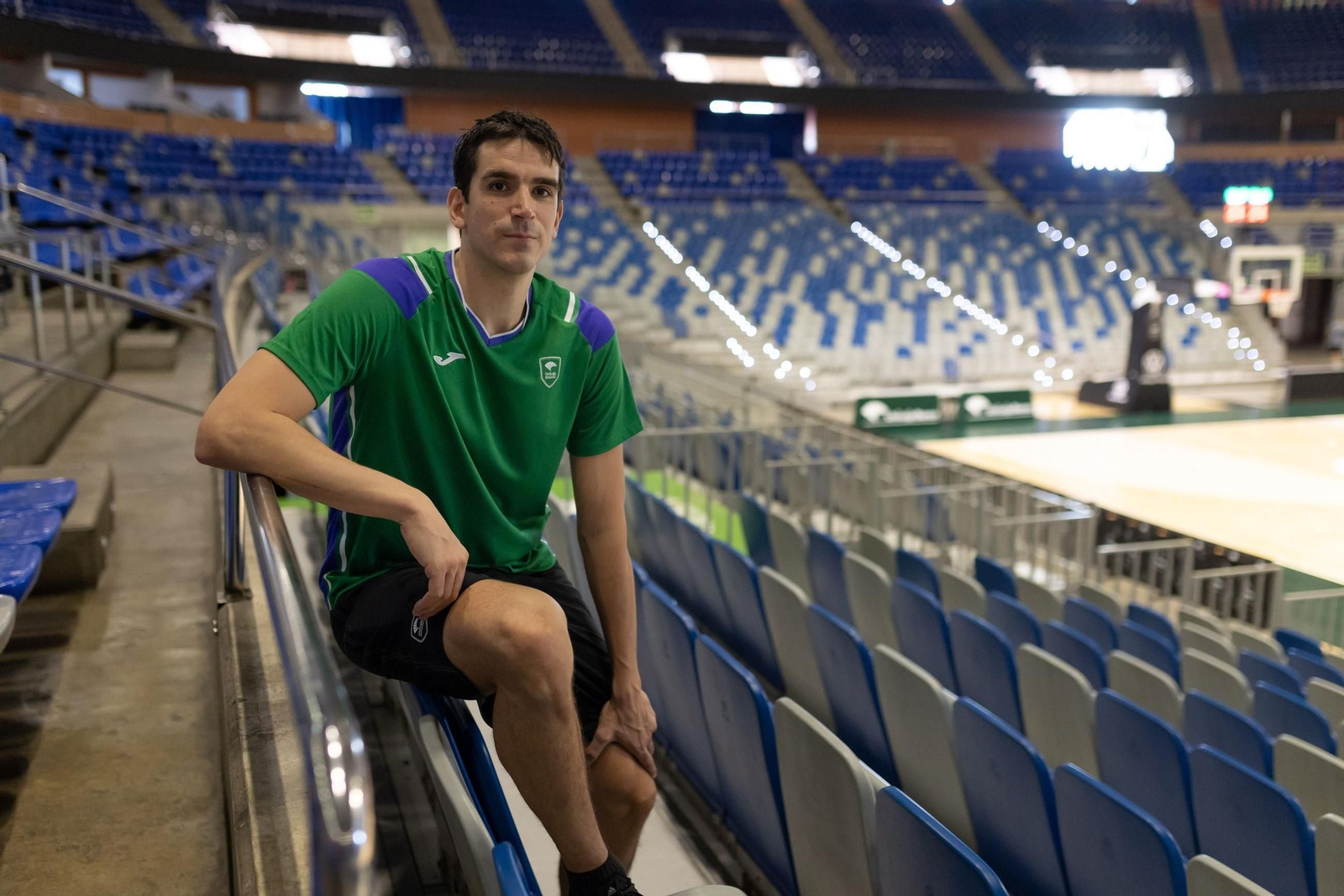 Carlos Suárez, con el Carpena al fondo.