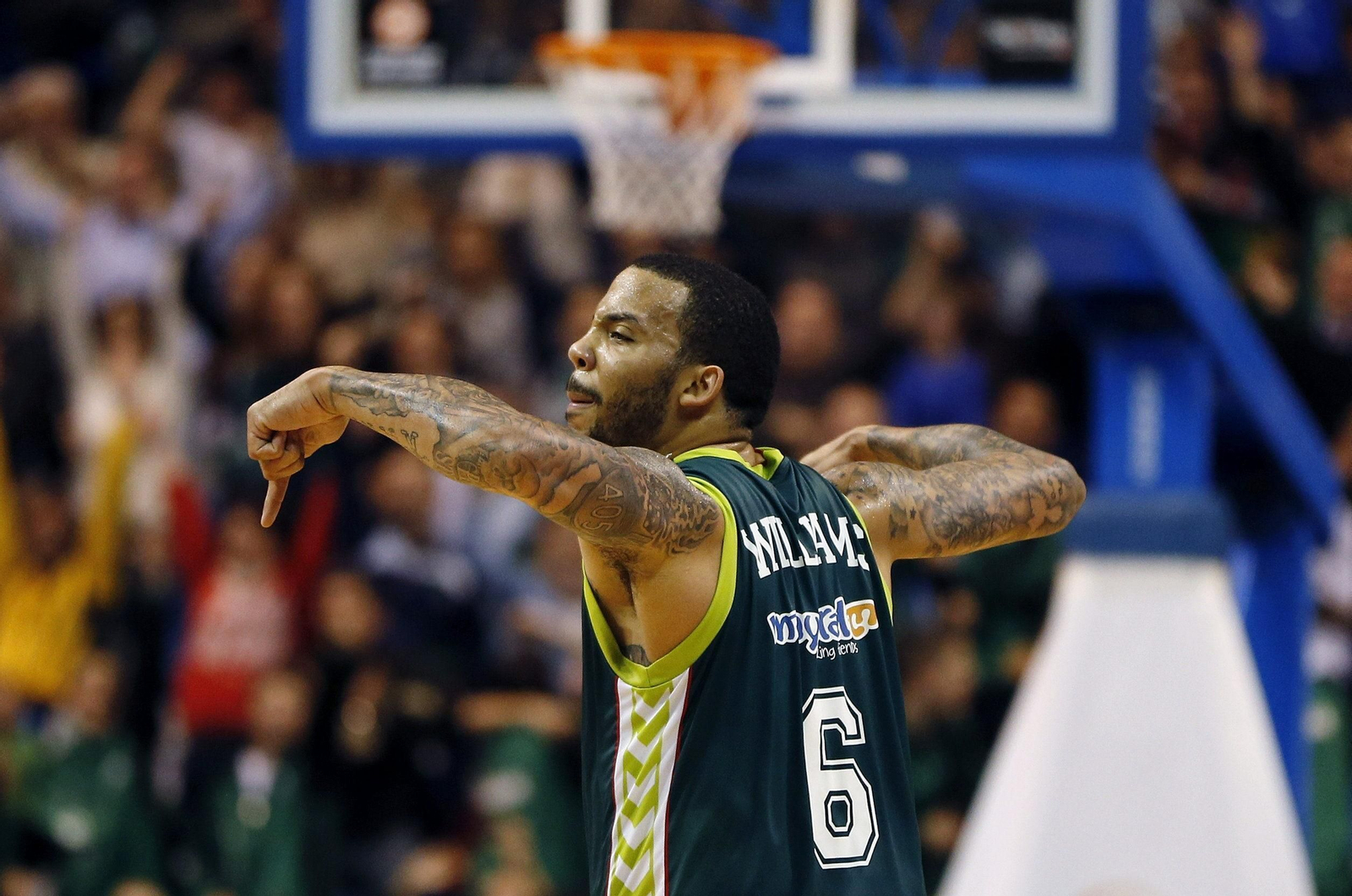 Marcus Williams celebra un triple contra el Panathinaikos.