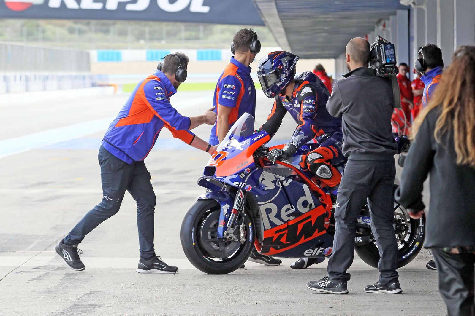 Primer día de los equipos de MotoGP en Jerez