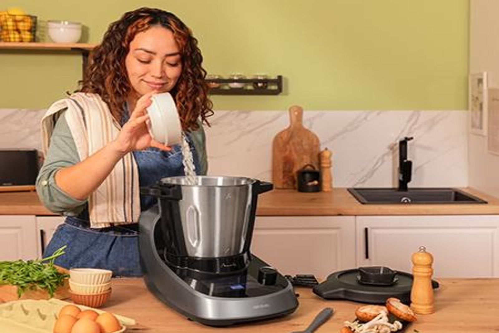 Disfruta de deliciosos platos con Mambo Touch M Robot de Cocina ¡con descuento en Cecotec!