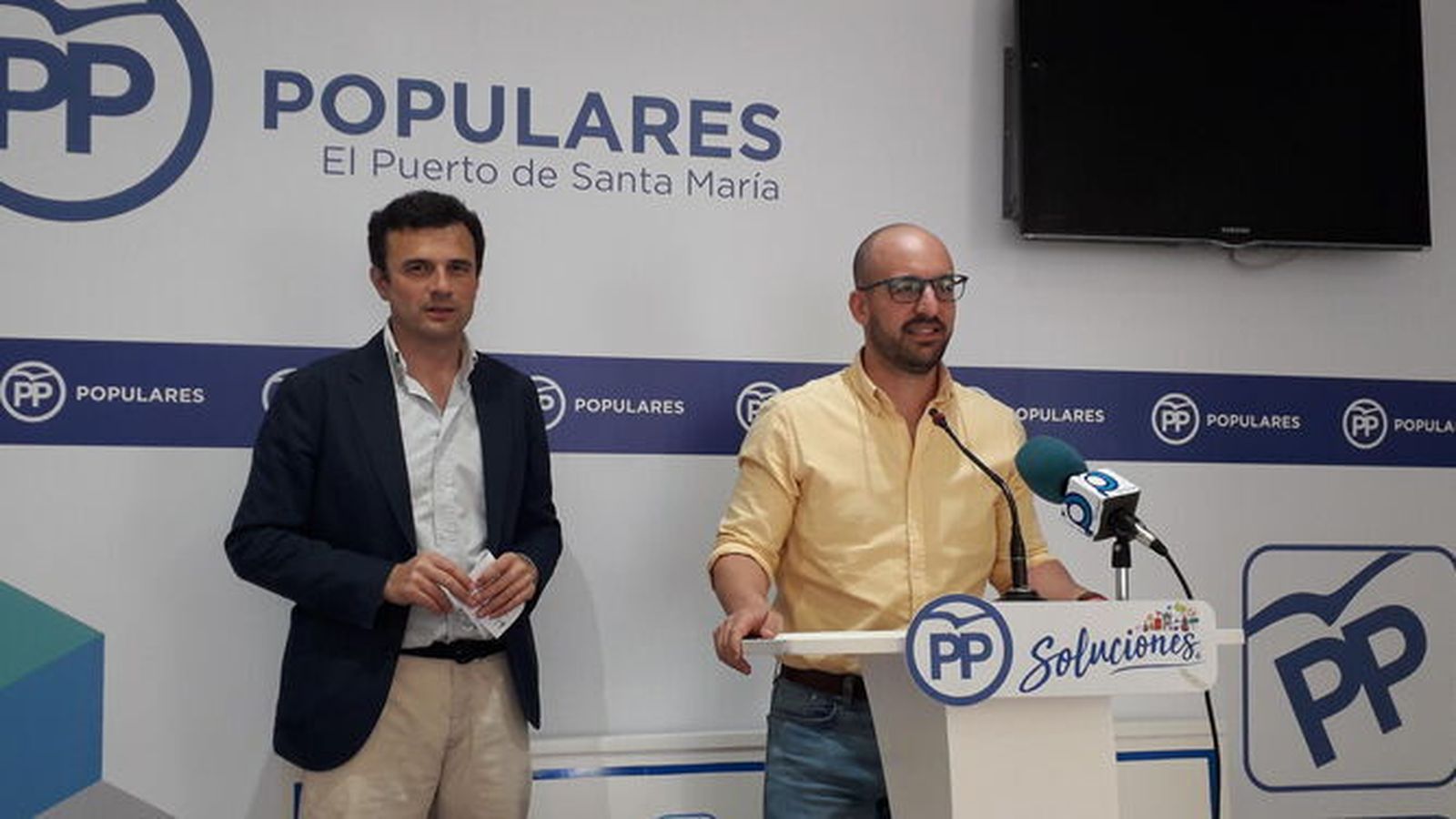 Una imagen de la presentación del Plan Aire, en julio de 2020, con el que será el nuevo presidente del PP provincial, Bruno García, y el alcalde.