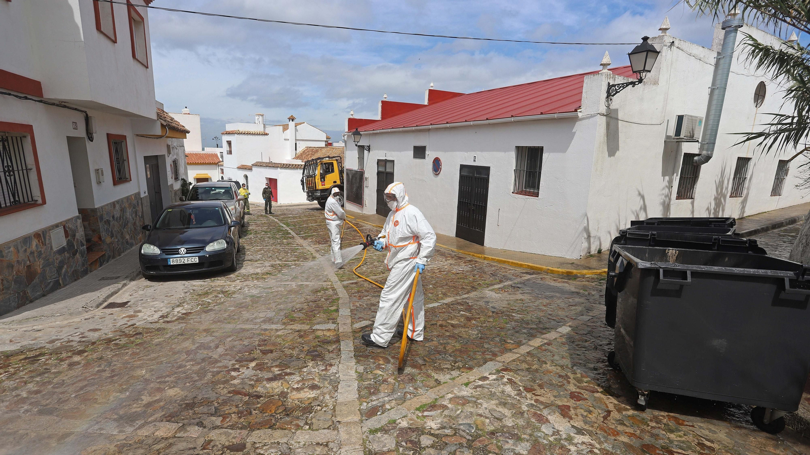 Tareas de desinfección del Infoca en Facinas